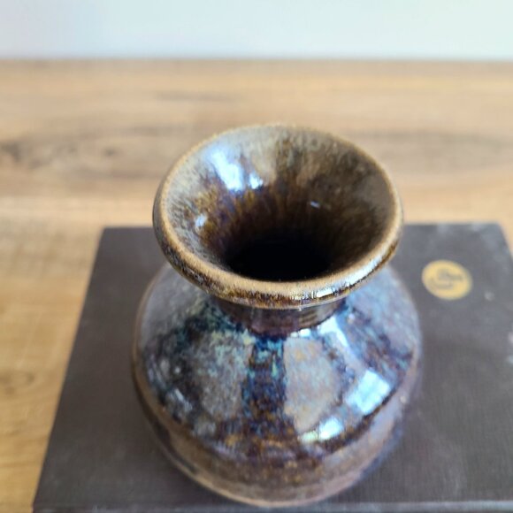 Hand made pottery signed by artist. Small ceramic vase. Bud vase. - Picture 5 of 6